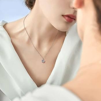 062N⑩【0.5カラット】ネックレス　人気　スワロフスキー　プラチナ仕上げ Amazon.co.jp: 062N⑥0.5カラットネックレス 人気